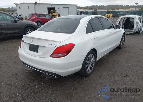 2016 Mercedes-Benz C 300 4Matic z USA, uszkodzony, nr VIN 55SWF4KB8GU108567